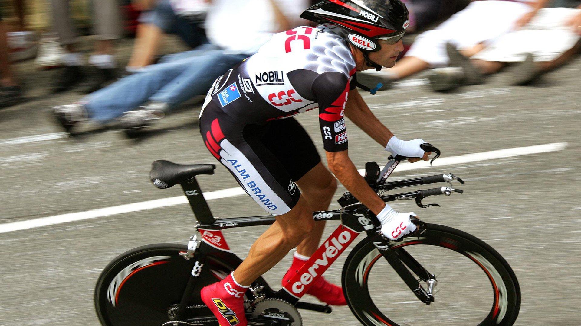 拜仁主帅图赫尔，小组赛充满挑战，选人策略尚待观察